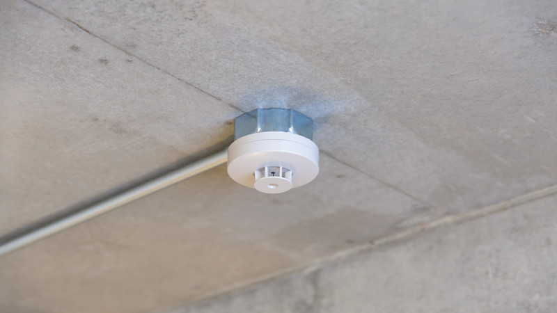 火災報知器の誤作動が起こる理由とは？電気工事業者が解説！